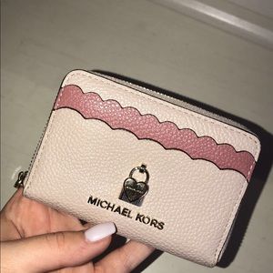 Michael Kors Scalloped Pebble Wallet
